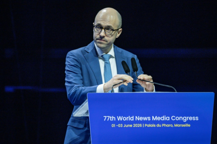 Le patron du New York Times, Arthur Gregg Sulzberger, s'exprime lors d'un congrès à Marseille le 1er juin 2026 ( AFP / MIGUEL MEDINA )