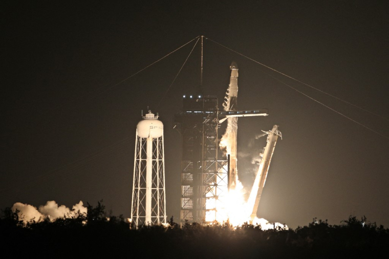 Un lanceur Falcon 9, au décollage depuis Cap Canaveral, en mars 2025 (illustration) ( AFP / GREGG NEWTON )