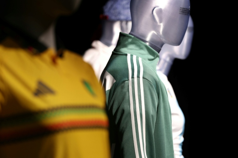 Le groupe produit ses textiles et chaussures en Asie, surtout au Vietnam, et les expédie via le Moyen-Orient, où la fermeture des aéroports entraînera des retards. ( AFP / Karl-Josef Hildenbrand )