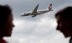 La flotte de Biman Airlines est principalement composée de Dash et de Boeing (illustration) ( AFP / ADRIAN DENNIS )