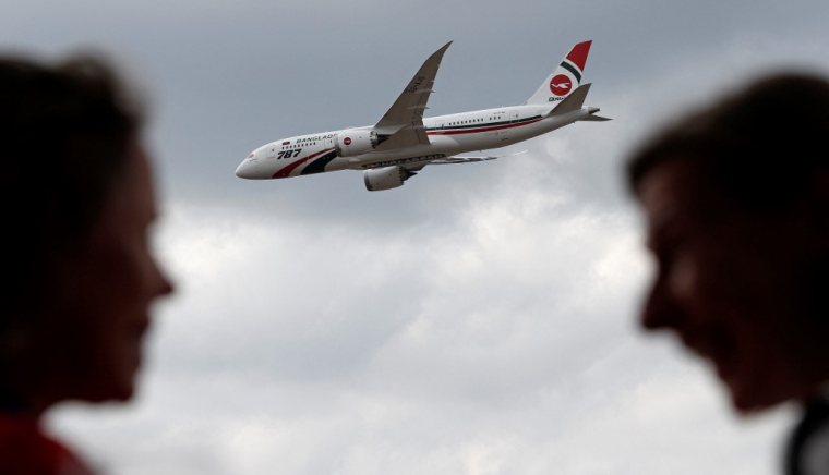 La flotte de Biman Airlines est principalement composée de Dash et de Boeing (illustration) ( AFP / ADRIAN DENNIS )