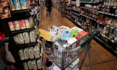 Un panier dans un supermarché à Manhattan, à New York