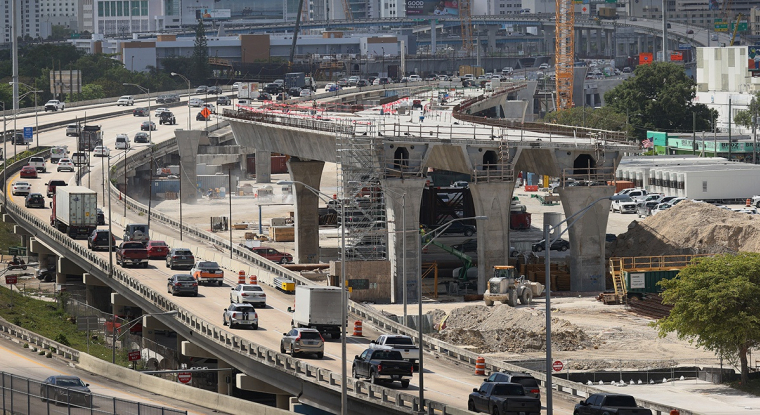 Le nouveau plan d'investissements vise notamment la modernisation des routes et des ponts. (© Getty Images/AFP)