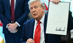 Donald Trump dans le Bureau ovale à la Maison Blanche à Washington, le 25 août 2025 ( AFP / Mandel NGAN )