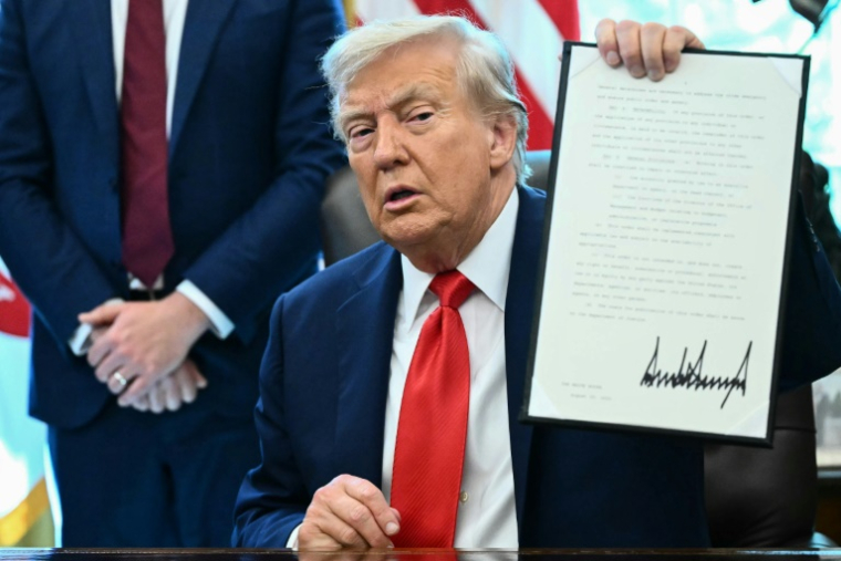 Donald Trump dans le Bureau ovale à la Maison Blanche à Washington, le 25 août 2025 ( AFP / Mandel NGAN )