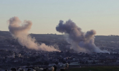 Des nuages de fumée s'élèvent après une frappe israélienne sur un village du sud du Liban