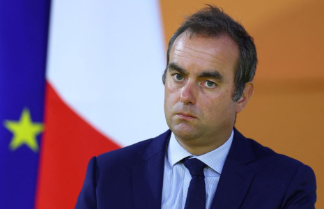 Le ministre français de la Défense Sébastien Lecornu assiste au forum d'été de l'organisation patronale MEDEF "La Rencontre des Entrepreneurs de France, LaREF" à Paris