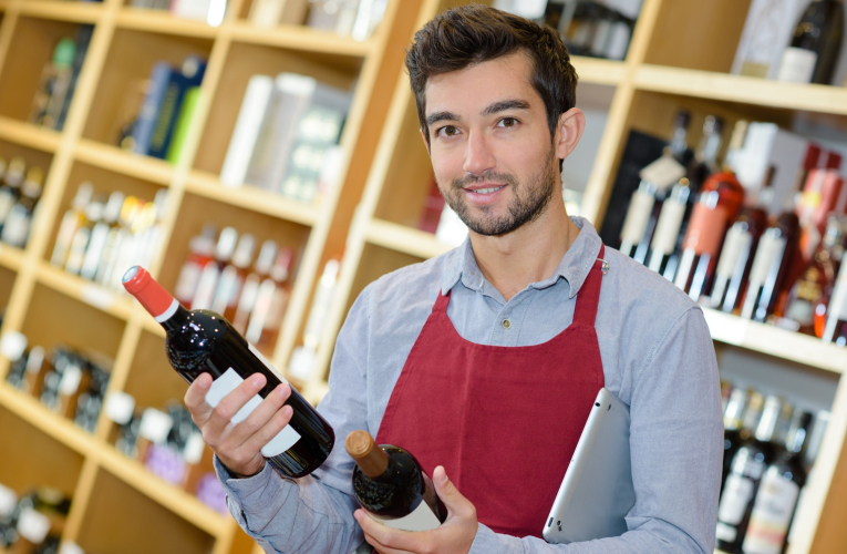 Si le prix du vin de Bordeaux repose toujours sur sa qualité, son origine, sa météo, son classement, il dépend également de signaux critiques envoyés par des consommateurs interconnectés. (crédit: Adobe Stock)