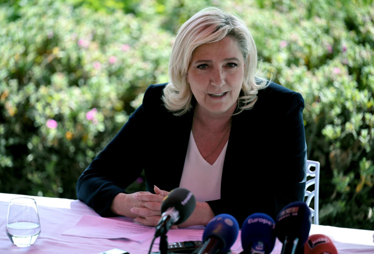 Marine Le Pen lors d'une conférence de presse à Marseille le 23 mai 2022. ( AFP / Nicolas TUCAT )