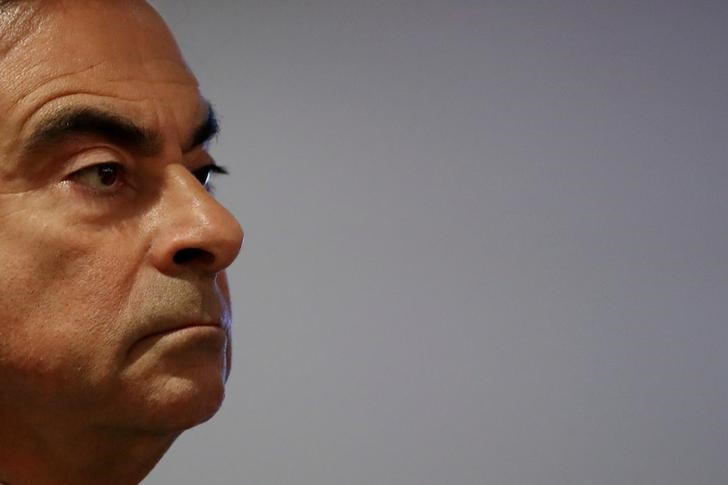 GHOSN RÉFLÉCHIT AUX LIENS CAPITALISTIQUES RENAULT-NISSAN