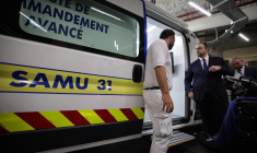 Le ministre de la Santé Aurélien Rousseau en visite dans un établissement à Toulouse, le 14 août 2023. ( AFP / VALENTINE CHAPUIS )