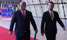 Le Premier ministre hongrois Viktor Orban (à gauche) lors d'un sommet des dirigeants de l'Union européenne