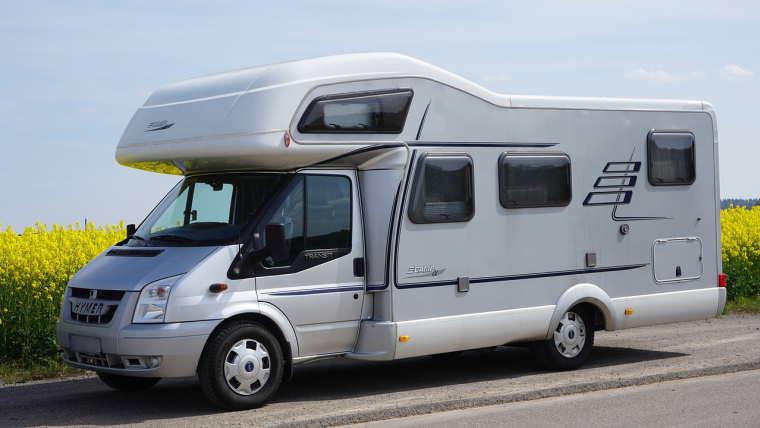 Des sociétés proposent de louer à plusieurs des camping-cars à l'année. (illustration) (schlappohr / Pixabay)