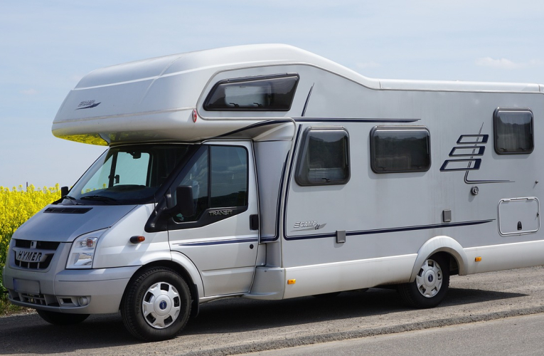 Des sociétés proposent de louer à plusieurs des camping-cars à l'année. (illustration) (schlappohr / Pixabay)