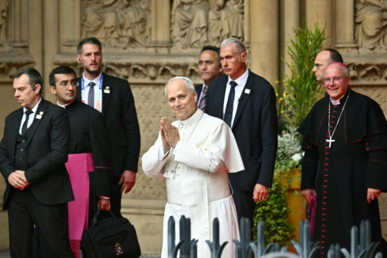 Le pape Léon XIV quitte la cathédrale Saint-Étienne de Metz, après y avoir célébré une messe, le 28 septembre 2026 en Moselle ( POOL / SEBASTIEN BOZON )