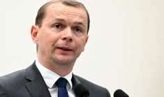 Le ministre français du travail, Olivier Dussopt, lors d'une conférence de presse à Paris, France