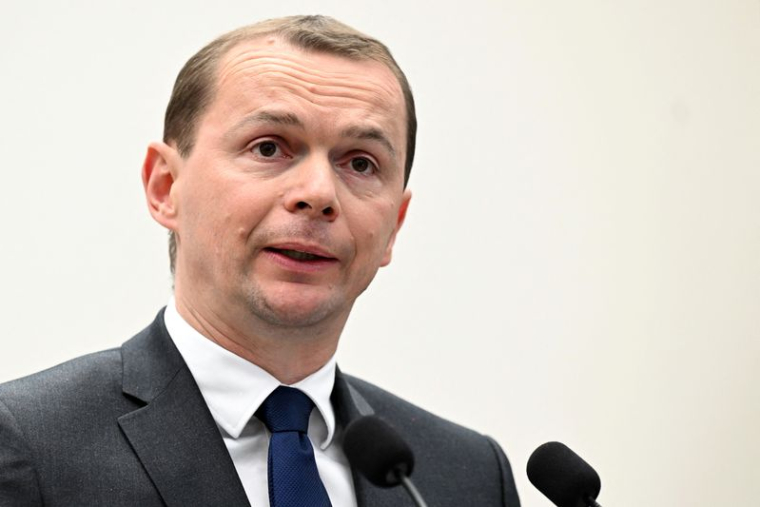 Le ministre français du travail, Olivier Dussopt, lors d'une conférence de presse à Paris, France