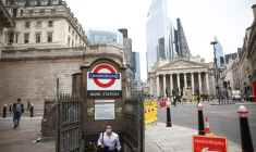 GRANDE-BRETAGNE: LE PIB S'EST MOINS CONTRACTÉ QUE PRÉVU EN DÉCEMBRE