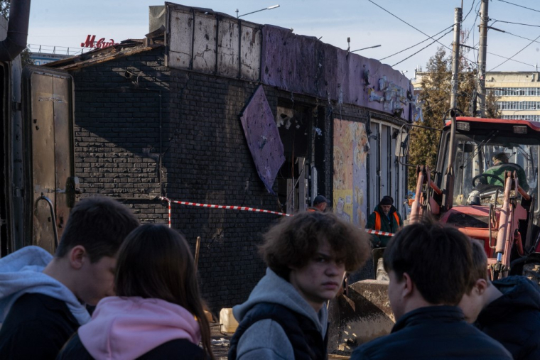 Un bâtiment endommagé par une frappe ukrainienne à Briansk, en Russie, le 11 mars 2026. ( AFP / ANDREY BORODULIN )