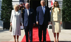 Le président américain Donald Trump et son épouse Melania Trump reçoivent le roi Charles III et la reine Camilla à la Maison Blanche, le 27 avril 2026. ( AFP / SAUL LOEB )