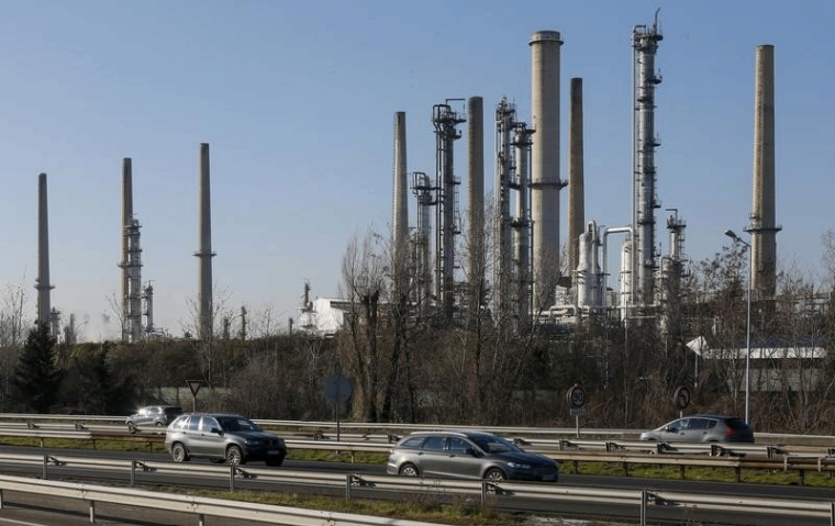 GRÈVE À LA RAFFINERIE DE FEYZIN, PRODUCTION A L'ARRÊT