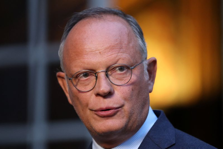 Edouard Philippe à la sortie d'une réunion avec le Premier ministre français, à Paris