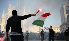 Manifestation contre la hausse du coût de la vie, les bas salaires, les loyers élevés et les défaillances des services publics, le 17 octobre 2026 à Milan, en Italie ( AFP / Piero CRUCIATTI )