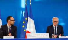 Thomas Cazenave, nouveau ministre délégué aux Comptes publics et Bruno Le Maire, ministre de l'Économie et des Finances, ont présenté le projet de loi de finances 2024 à la presse, le 27 septembre, avant le Conseil des ministres. (© AFP)