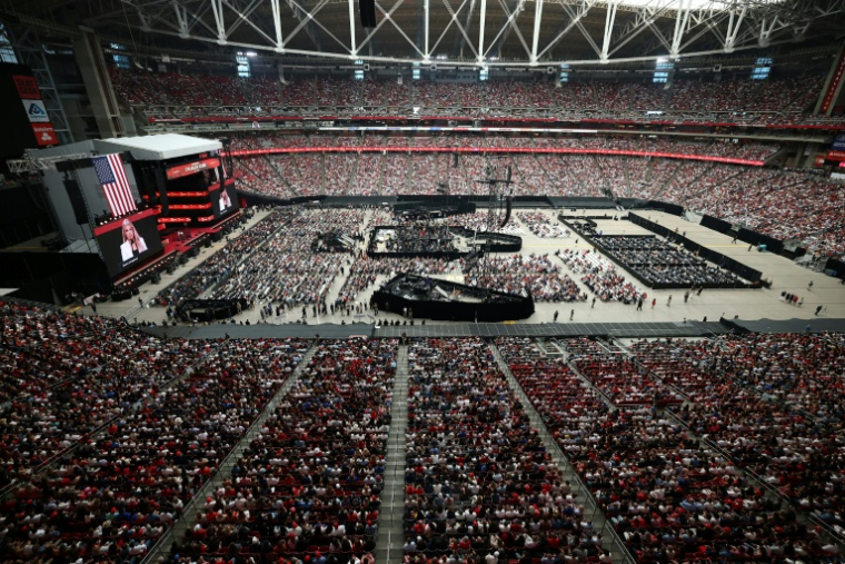 Dans le stade de l'hommage à Charlie Kirk le 21 septembre 2025 près de Phoenix en Arizona ( AFP / CHARLY TRIBALLEAU )