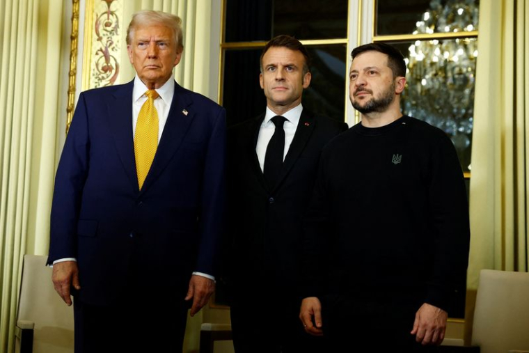 Le président français Macron rencontre le président élu américain Trump et le président ukrainien Zelensky à Paris