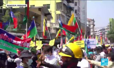 Coup d'État en Birmanie : les manifestations continuent, début des pourparlers