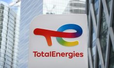 TotalEnergies répond jeudi devant un tribunal civil d'accusations de "publicités mensongères" portées par plusieurs ONG, un premier procès de "greenwashing" en France pour un énergéticien ( AFP / Christophe ARCHAMBAULT )