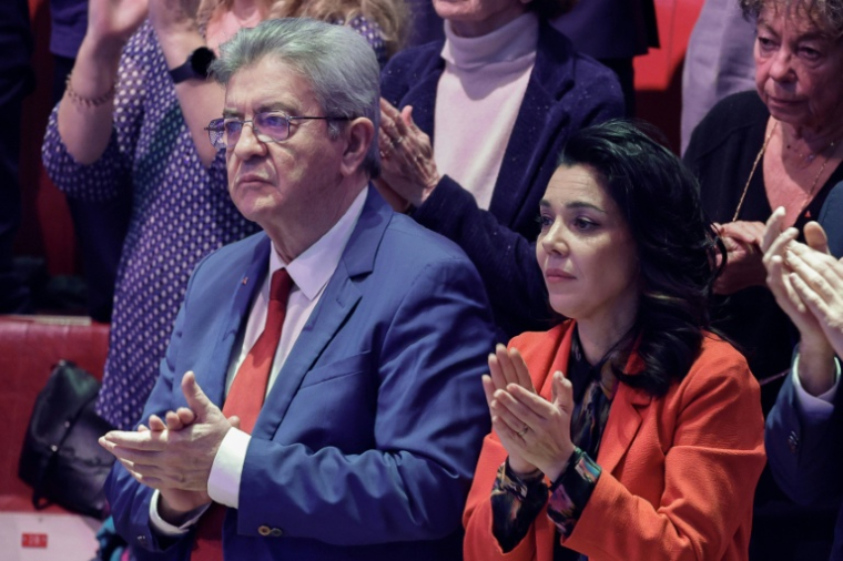 Le fondateur de LFI Jean-Luc  Melenchon, à gauche, avec à sa droite la candidate insoumise à la mairie de Paris Sophia Chikirou, le 30 janvier 2026, à Paris ( AFP / STEPHANE DE SAKUTIN )