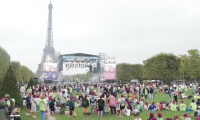 Paris: 40.000 enfants sur le Champ-de-Mars pour la "Journée des oubliés des vacances"