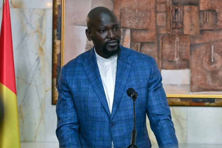 Le président et chef de la junte de Guinée Mamadi Doumbouya lors d'une conférence de presse à Abidjan le 17 juin 2025 ( AFP / Issouf SANOGO )