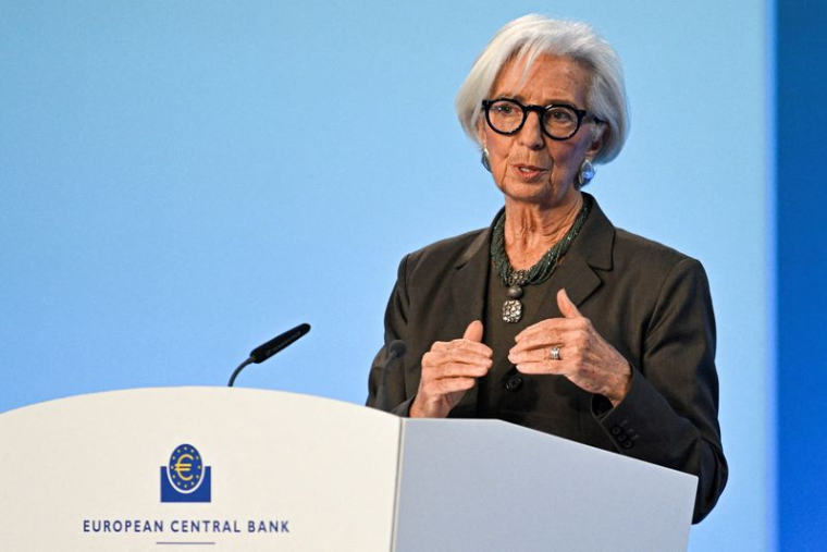 Christine Lagarde, présidente de la BCE, s'adresse à la presse à Francfort