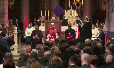 Le pape Léon XIV prononce une homélie dans la cathédrale de Monaco
