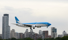 ( AFP / LUIS ROBAYO )