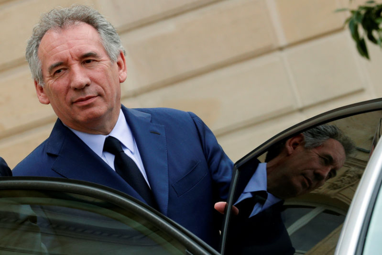BAYROU MAINTIENT SON PROJET DE "BANQUE DE LA DÉMOCRATIE"
