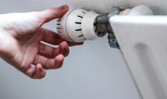 Les pires passoires thermiques sont désormais considérées comme logements indécents (illustration) ( AFP / CHARLY TRIBALLEAU )