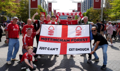 Les supporters de Nottingham Forest bloqués par une cafetière en feu