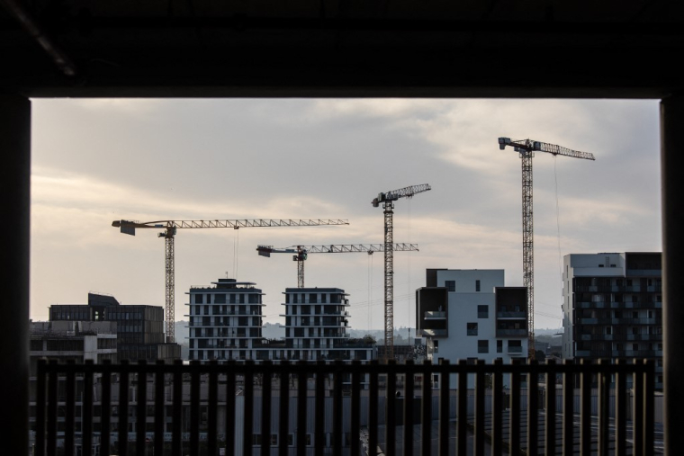 En novembre 2025, 31.028 logements ont été autorisés à la construction, dont 12.044 maisons individuelles et 18.984 logements collectifs, selon le Service des données et études statistiques (SDES). ( AFP / - )