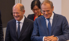 Olaf Scholz et Donald Tusk à Varsovie, en Pologne, le 2 juillet 2024. ( AFP / WOJTEK RADWANSKI )