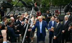 Le président américain Donald Trump s'adresse à la presse entouré par les grands patrons de l'IA, le 29 septembre 2026 à la Maison Blanche, à Washington ( AFP / Kent NISHIMURA )