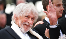 L'acteur Pierre Richard arrive pour la projection du film "L'Homme qui a vu l'ours qui a vu l'homme" lors du 78e Festival de Cannes, le 22 mai 2025  ( AFP / Bertrand GUAY )