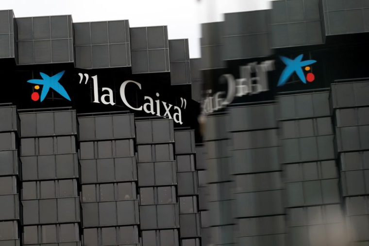 CAIXABANK: RÉSULTAT NET EN HAUSSE AU QUATRIÈME TRIMESTRE, GRÂCE À DES EXCEPTIONNELS, AMÉLIORATION SUR LES CRÉDITS