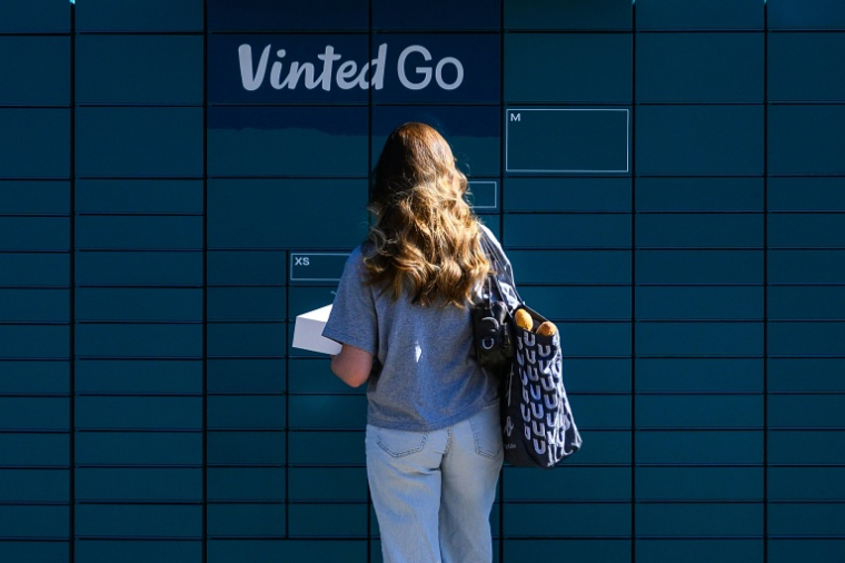 La plateforme Vinted est le deuxième site comportant le plus de clients (plus de 10 millions) en France en 2025, derrière le géant Amazon ( AFP / Loic VENANCE )