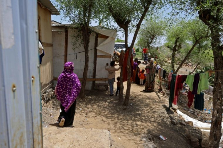 Dans le camp de déplacés d'Al-Manij, dans le sud-ouest du Yémen, où plus d'une décennie de guerre civile a provoqué une grave crise humanitaire, le  21 mai 2026 ( AFP / Ahmed al-Basha )