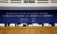 La France va-t-elle être condamnée pour des contrôles d'identité discriminatoires ? La Cour européenne des droits de l'homme (CEDH) rend sa décision, épilogue d'un long combat judiciaire pour six hommes ( AFP / FREDERICK FLORIN )