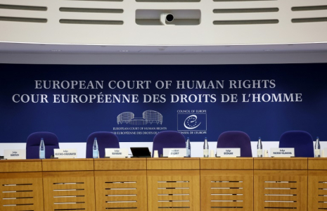 La France va-t-elle être condamnée pour des contrôles d'identité discriminatoires ? La Cour européenne des droits de l'homme (CEDH) rend sa décision, épilogue d'un long combat judiciaire pour six hommes ( AFP / FREDERICK FLORIN )